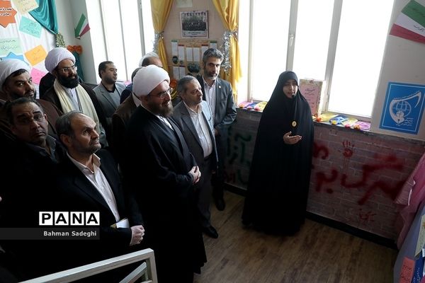 افتتاحیه هشتمین نمایشگاه دانش آموزی مدرسه انقلاب