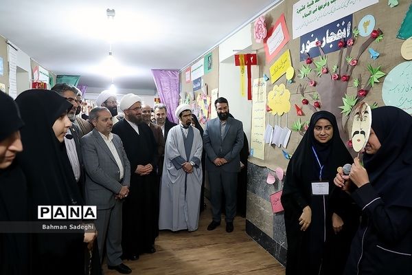 افتتاحیه هشتمین نمایشگاه دانش آموزی مدرسه انقلاب