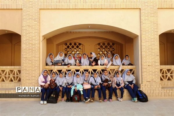 بازدید دانش آموزان  رضوانشهر از بافت تاریخی یزد