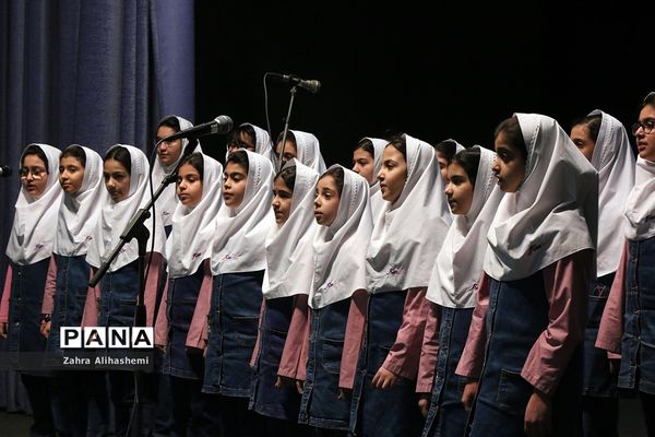 تجلیل از برگزیدگان سی و هفتمین دوره مسابقات فرهنگی، هنری و ادبی دانش آموزان و مدارس تهران