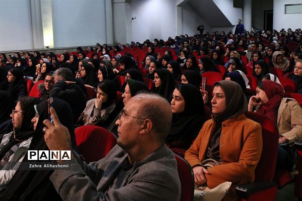 تجلیل از برگزیدگان سی و هفتمین دوره مسابقات فرهنگی، هنری و ادبی دانش آموزان و مدارس تهران