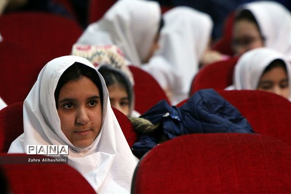 تجلیل از برگزیدگان سی و هفتمین دوره مسابقات فرهنگی، هنری و ادبی دانش آموزان و مدارس تهران
