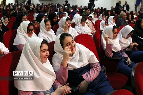 تجلیل از برگزیدگان سی و هفتمین دوره مسابقات فرهنگی، هنری و ادبی دانش آموزان و مدارس تهران