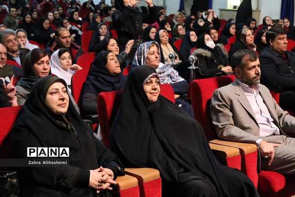 تجلیل از برگزیدگان سی و هفتمین دوره مسابقات فرهنگی، هنری و ادبی دانش آموزان و مدارس تهران