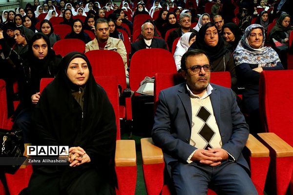تجلیل از برگزیدگان سی و هفتمین دوره مسابقات فرهنگی، هنری و ادبی دانش آموزان و مدارس تهران