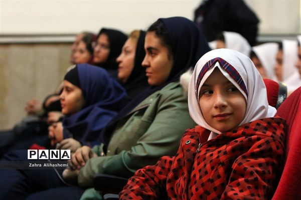 تجلیل از برگزیدگان سی و هفتمین دوره مسابقات فرهنگی، هنری و ادبی دانش آموزان و مدارس تهران