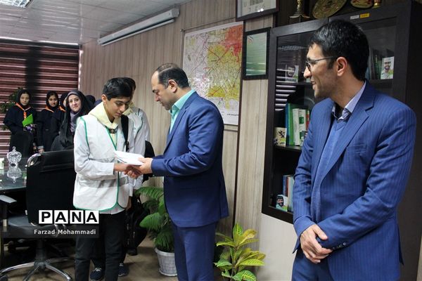 دیدار منتخبین تشکل‌های دانش آموزی با بخشدار چهاردانگه