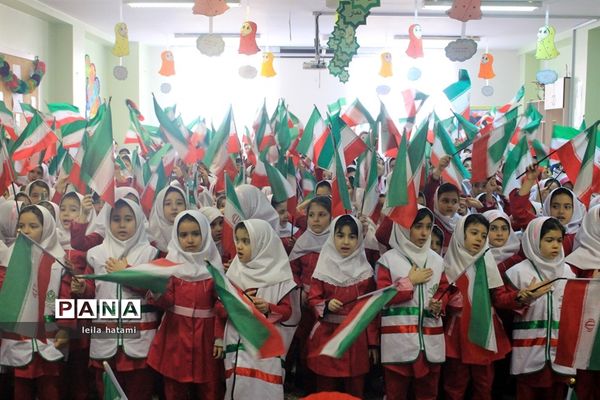 جشن دهه فجر در مدرسه تمام تشکیلاتی پنج تن آل عبا ناحیه 3 تبریز