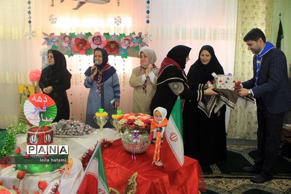 جشن دهه فجر در مدرسه تمام تشکیلاتی پنج تن آل عبا ناحیه 3 تبریز