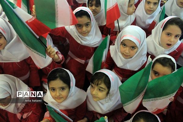 جشن دهه فجر در مدرسه تمام تشکیلاتی پنج تن آل عبا ناحیه 3 تبریز