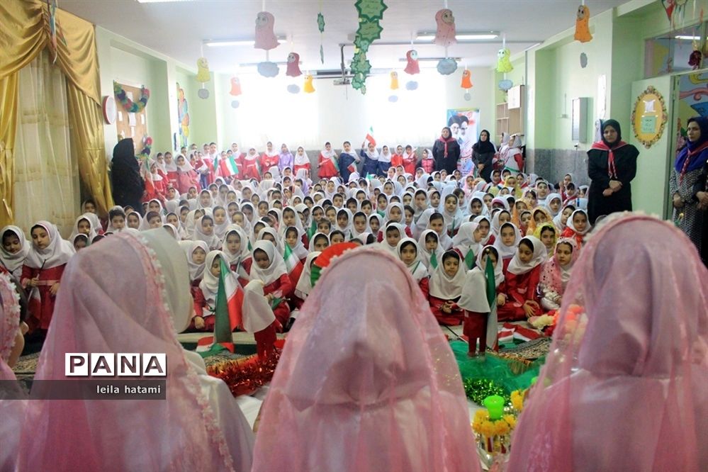 جشن دهه فجر در مدرسه تمام تشکیلاتی پنج تن آل عبا ناحیه 3 تبریز