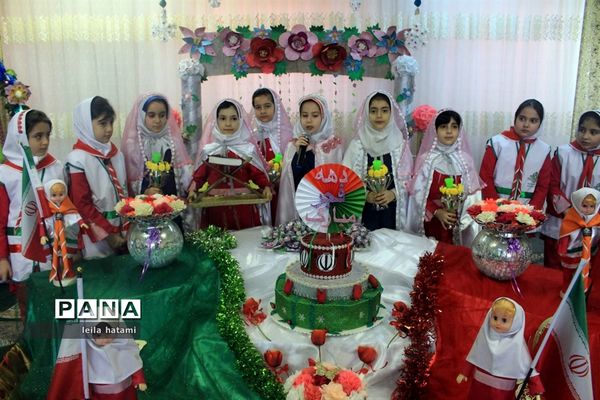 جشن دهه فجر در مدرسه تمام تشکیلاتی پنج تن آل عبا ناحیه 3 تبریز
