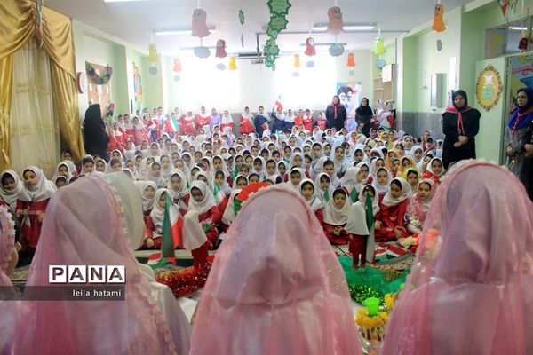 جشن دهه فجر در مدرسه تمام تشکیلاتی پنج تن آل عبا ناحیه 3 تبریز