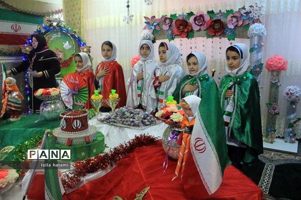 جشن دهه فجر در مدرسه تمام تشکیلاتی پنج تن آل عبا ناحیه 3 تبریز