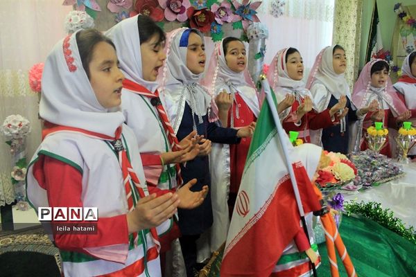 جشن دهه فجر در مدرسه تمام تشکیلاتی پنج تن آل عبا ناحیه 3 تبریز