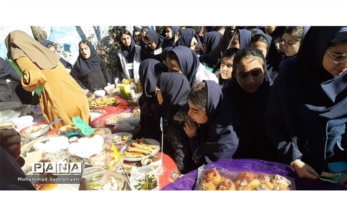 برگزاری جشنواره غذای سالم توسط دانش آموزان در منطقه 19+‌ تصاویر