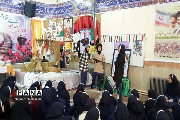 جشن دهه فجر در دبیرستان نمونه کاشی نیلوفر