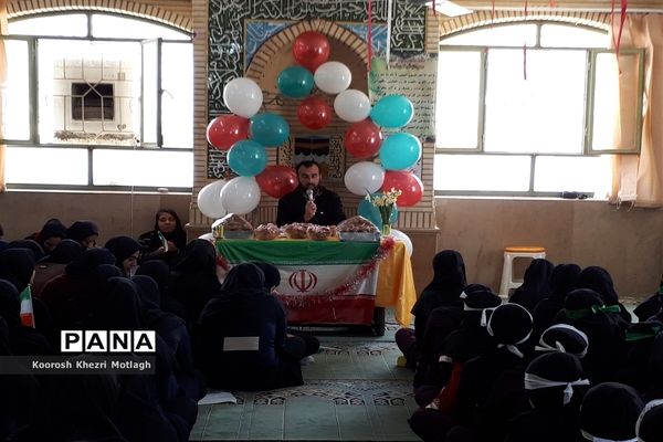 برگزاری جشن‌های دهه فجر در مدارس کازرون