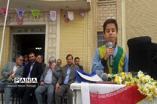 برگزاری جشن‌های دهه فجر در مدارس کازرون