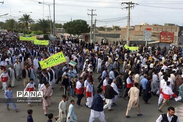 راهپیمایی پر شکوه ۲۲ بهمن در ایرانشهر در جنوب سیستان و بلوچستان