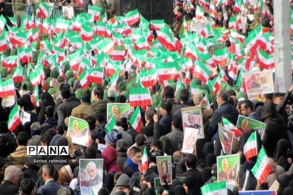 حضور آحاد مردم در راهپیمایی ۲۲بهمن در کرمانشاه