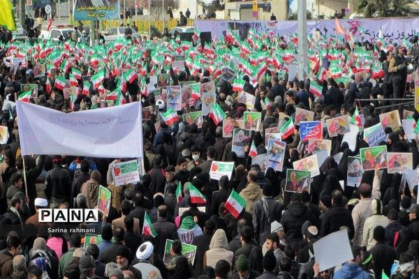 حضور آحاد مردم در راهپیمایی ۲۲بهمن در کرمانشاه