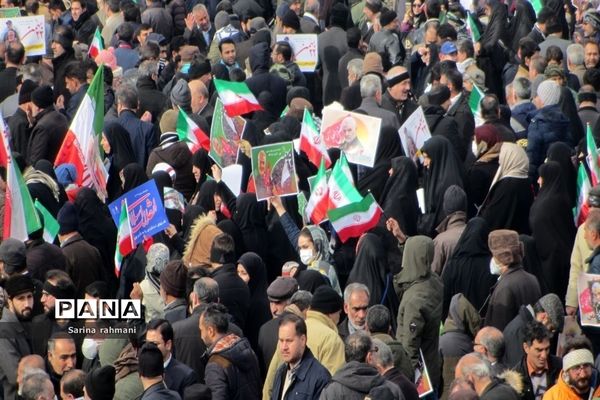 حضور آحاد مردم در راهپیمایی ۲۲بهمن در کرمانشاه