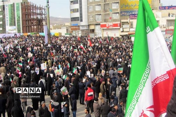 حضور آحاد مردم در راهپیمایی ۲۲بهمن در کرمانشاه