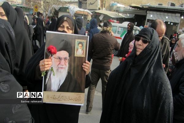 حضور آحاد مردم در راهپیمایی ۲۲بهمن در کرمانشاه