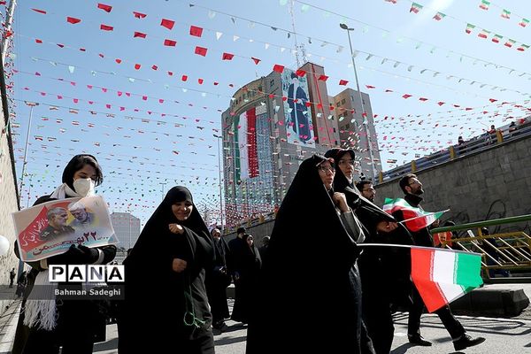 راهپیمایی باشکوه ۲۲ بهمن در تهران