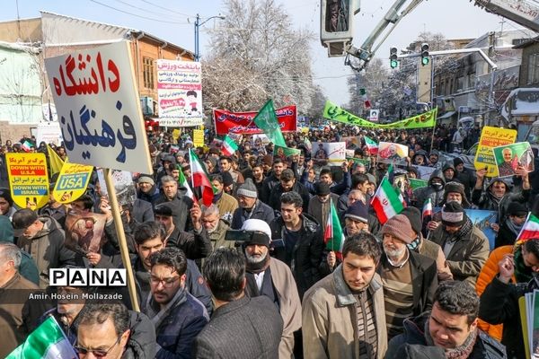 راهپیمایی باشکوه یوم الله ۲۲ بهمن در ارومیه