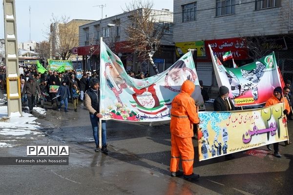 راهپیمایی یوم الله 22 بهمن در شهرستان فیروزکوه