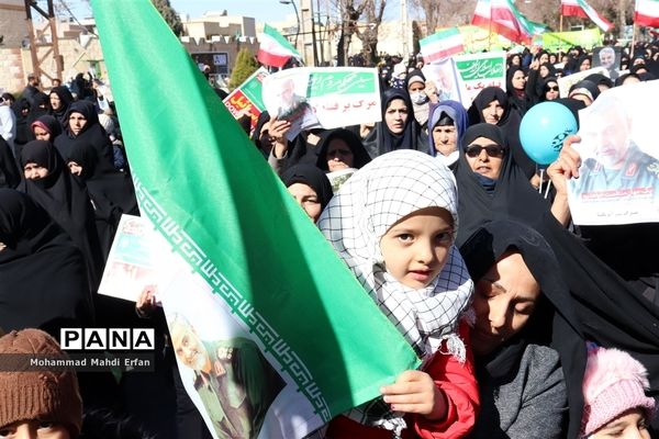 حضور حماسی مردم آباده در راهپیمایی باشکوه 22 بهمن