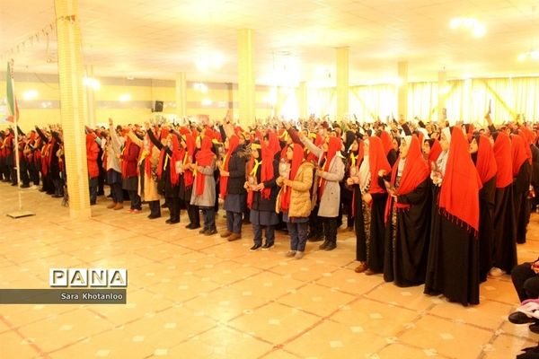 اجرای سرود ۱۳۵۷ نفری در راهپیمایی ۲۲بهمن به همت سازمان دانش آموزی استان همدان