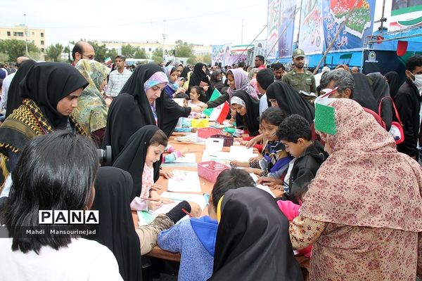 حضور فرهنگیان و دانش آموزان بندرعباس در راهپیمایی 22 بهمن