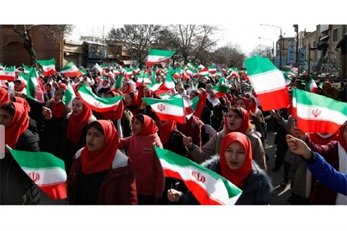 حضور گسترده دانش آموزان، فرهنگیان و کارکنان آموزش و پرورش کردستان در راهپیمایی یوم الله 22 بهمن