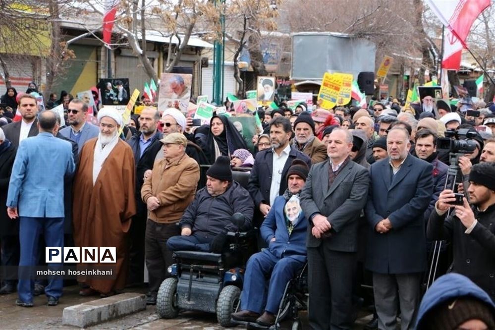 حضور پرشور فرهنگیان و دانش آموزان قزوین در راهپیمایی 22 بهمن