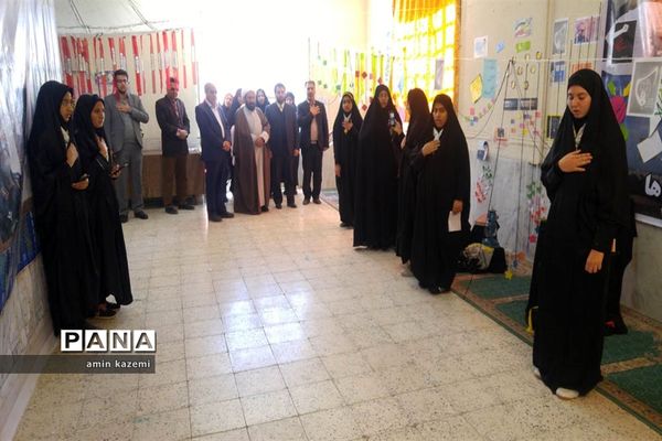 نمایشگاه انقلاب کاری از دانش آموزان عضو اتحادیه انجمن های اسلامی دبیرستان شهید ابراهیمی