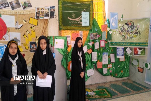 نمایشگاه انقلاب کاری از دانش آموزان عضو اتحادیه انجمن های اسلامی دبیرستان شهید ابراهیمی