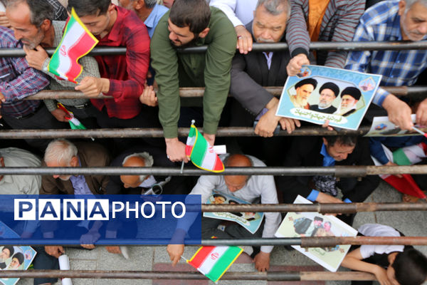 حضور پرشور نوجوانان قمی در آیین استقبال از رئیس جمهوری 