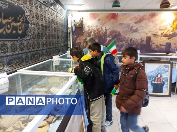 پسران حاج قاسم سلیمانی در گلزار شهدا ملارد یاد او و شهدا را گرامی داشتند