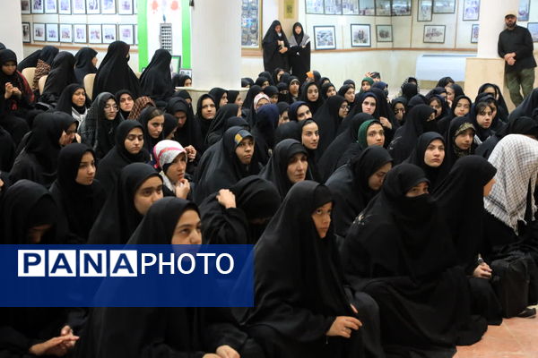 حال و هوای دختران هنرستانی قم در بازدید از یادمان‌های عملیاتی جنوب کشور