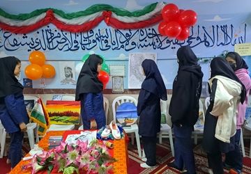 نمایش استعدادهای دانش‌آموزان دبیرستان زکیه 