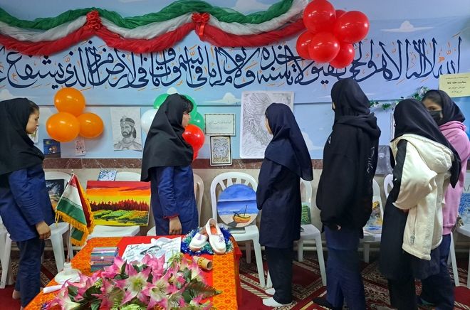 نمایش استعدادهای دانش‌آموزان دبیرستان زکیه 