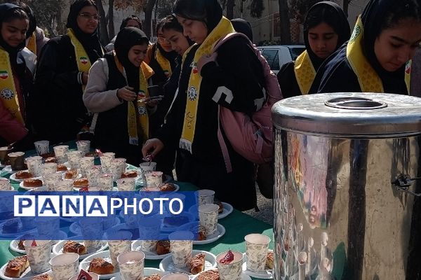 اردوی تشویقی تمشک؛ هدیه‌ای به یاوران انقلاب