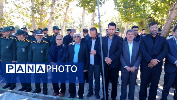 گلباران مزار شهدای اهر به‌مناسبت آغاز هفته دفاع مقدس