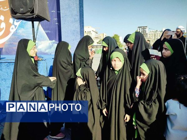 راهپیمایی خانوادگی گرامیداشت روز عفاف و حجاب در میدان شهدا مشهد 