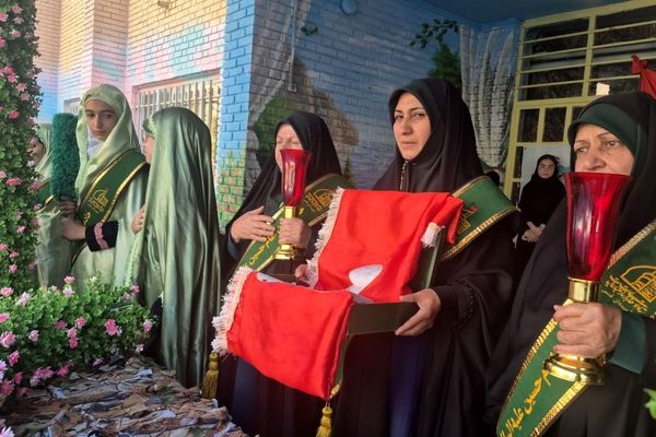 آیین افتتاح طرح مصباح الهدی با عطر پرچم حسینی در دبستان هدی