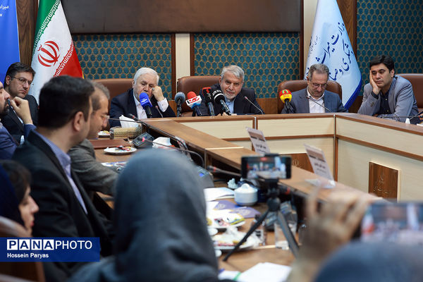 نشست خبری وزیر میراث فرهنگی، گردشگری و صنایع دستی و معاونان وزارتخانه با اصحاب رسانه