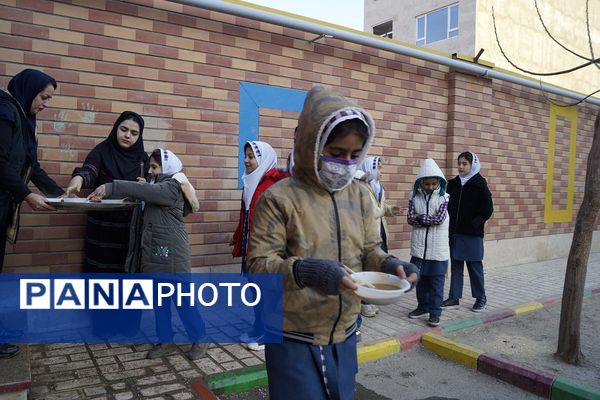 گرامیداشت شهادت حضرت زینب(س)بانوی دو عالم در مدرسه شهدای ۱۵خرداد قرچک